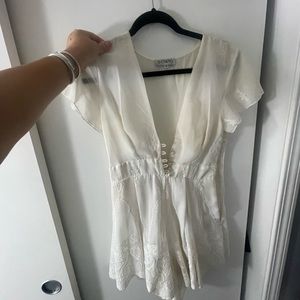 Showpo white detail romper! Aus size 10